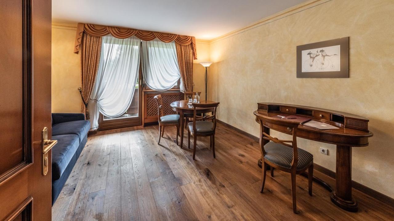 Suite,1316640136:JPEG